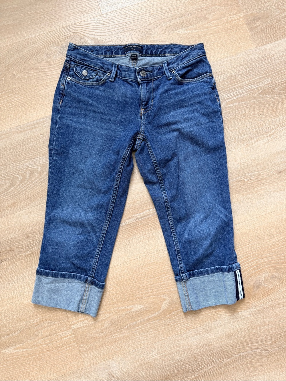 Vintage Y2K Banana Republic Denim Capri Jeans Low Rise Cuffed Stretch Size 27 4P